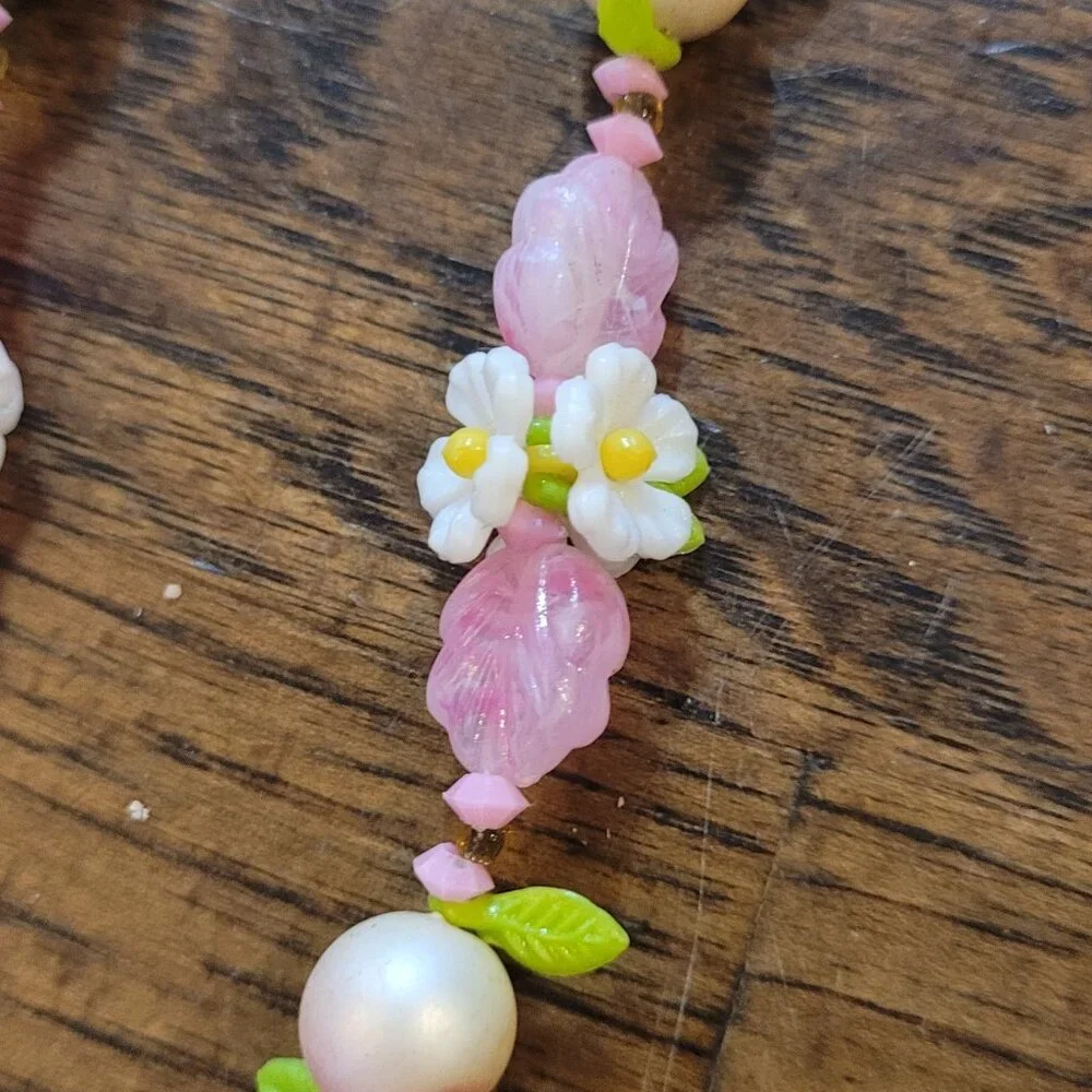 Vintage 1960 1970s Tutti‎ Fruitti Necklace White Daisy Pink Leaves